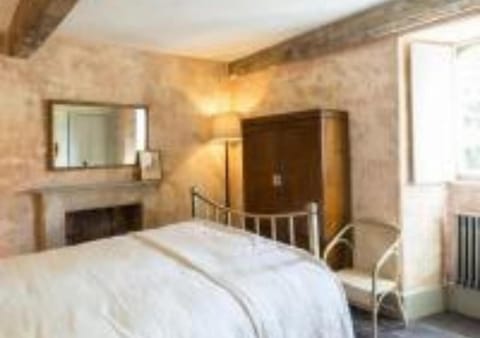 Tudor Romance- a historic manor house for holiday and corporate stays House in Portishead