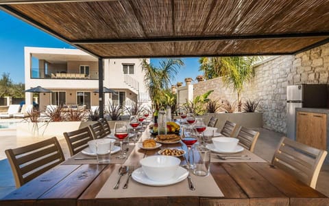 Property building, Patio, Food, Drinks