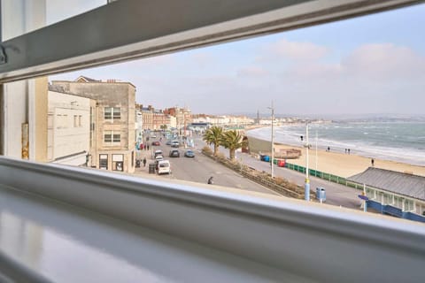 Sea view, Street view