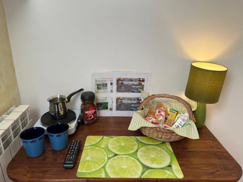 Restaurant/places to eat, Coffee/tea facilities, Kitchen or kitchenette, Lounge or bar, Food and drinks, Food, Breakfast, Breakfast