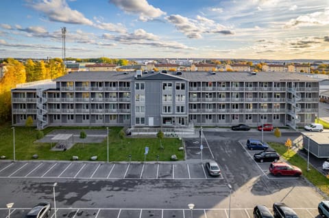 Facade/entrance, Bowling, Parking