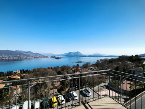 Nearby landmark, Day, Neighbourhood, Natural landscape, View (from property/room), Balcony/Terrace, Lake view, Mountain view