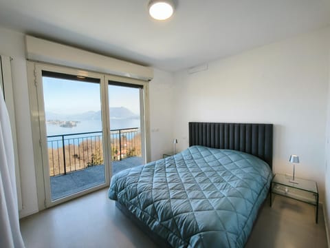 Bed, Natural landscape, Photo of the whole room, Bedroom, Sea view