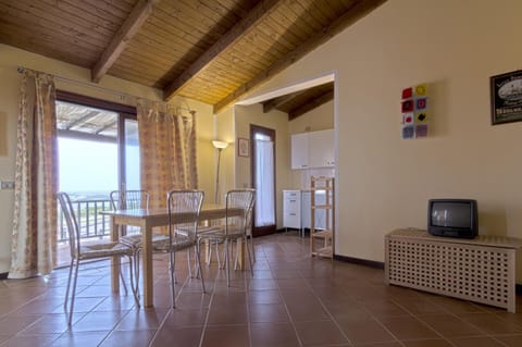bilocale ciclamino Apartment in Punta de su Torrione