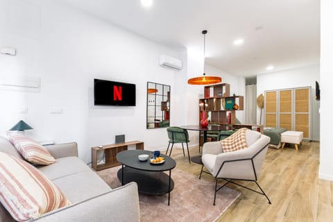 Communal lounge/ TV room, Living room, Lounge or bar