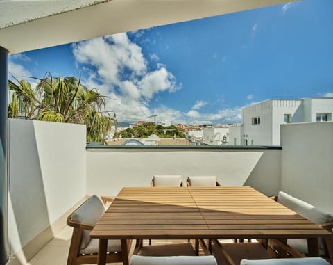 View (from property/room), Balcony/Terrace, Dining area