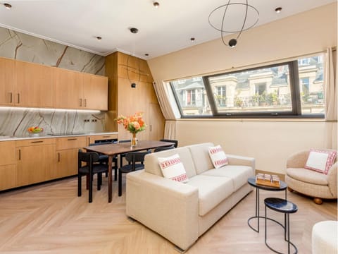 Living room, Seating area, Dining area, kitchen