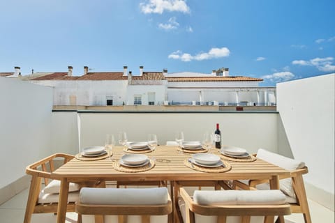 View (from property/room), Balcony/Terrace, Dining area