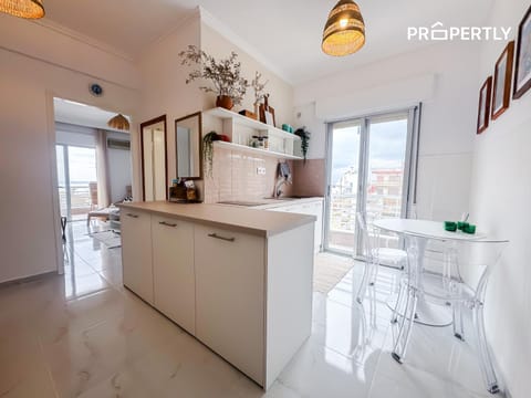 Kitchen or kitchenette, Dining area, stove