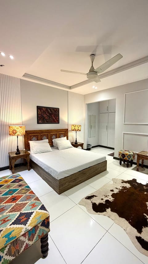 Bed, TV and multimedia, Photo of the whole room, Bedroom, air conditioner