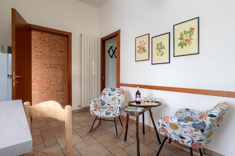 Facade/entrance, Dining area