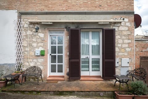 Property building, Patio, Facade/entrance, Parking