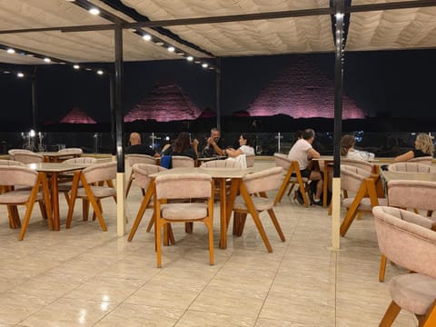 Restaurant/places to eat, People, Banquet/Function facilities, group of guests