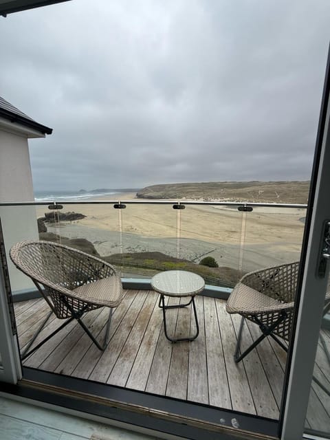 Stylish beachfront penthouse Apartment in Perranporth