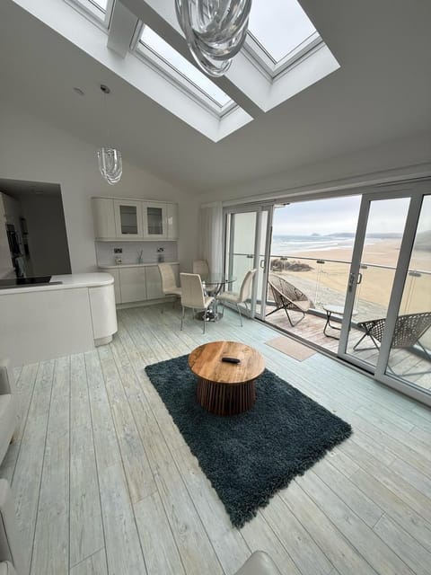 Stylish beachfront penthouse Apartment in Perranporth