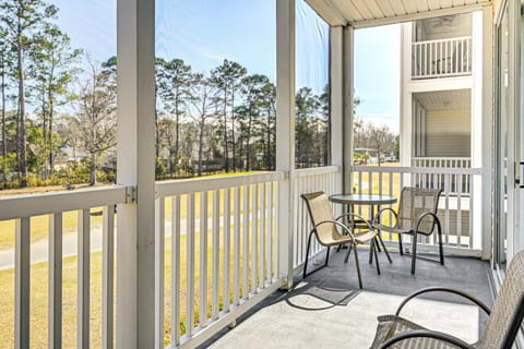 5 Mi to Myrtle Beach Hot Spots Condo with Perks! Apartment in Carolina Forest