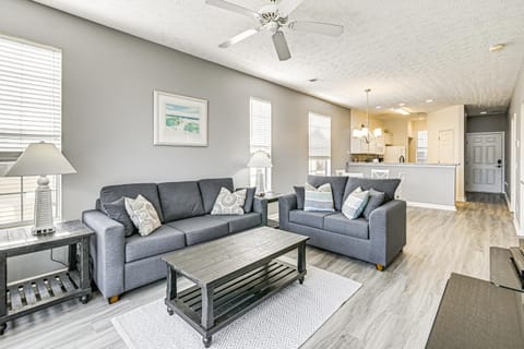 5 Mi to Myrtle Beach Hot Spots Condo with Perks! Apartment in Carolina Forest