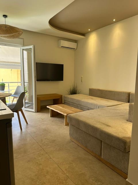 Bed, TV and multimedia, Living room, Photo of the whole room, air conditioner