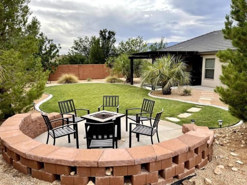 Near Zion 3BR RV Trailer Parking EV Charge House in Toquerville