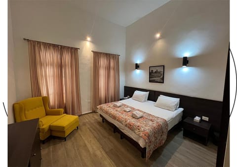 Bed, Photo of the whole room, Seating area, Bedroom