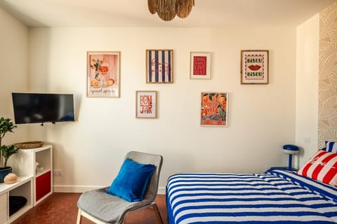 TV and multimedia, Photo of the whole room