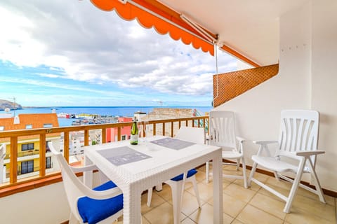 View (from property/room), Balcony/Terrace, Dining area, Sea view