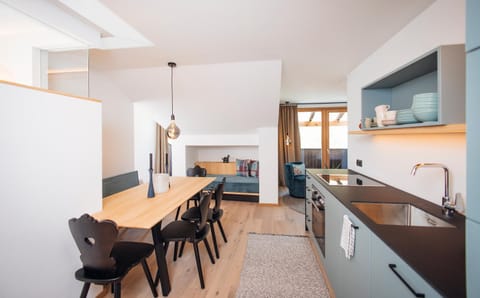 Kitchen or kitchenette, Seating area, Dining area