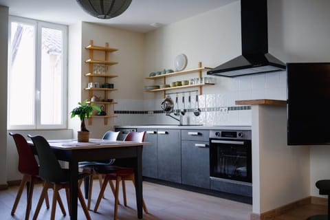 Kitchen or kitchenette, Dining area, dishwasher, stove