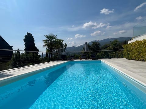 Day, Swimming pool