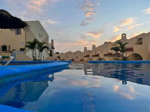 Day, Pool view, Swimming pool, sunbed