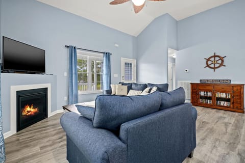 Turtle Bay - Waterfront & a screened porch! House in Chincoteague Island