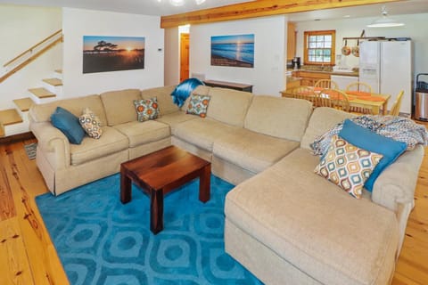 Utter East - great home with large screened porch and firepit next to the pond House in Chincoteague Island