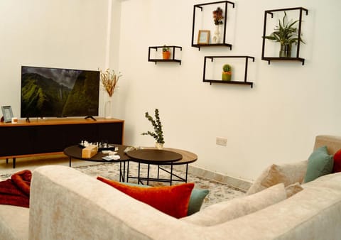 Communal lounge/ TV room, TV and multimedia, Living room, Seating area, Evening entertainment