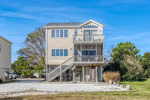 Wildflower - Waterfront & a deep water dock! House in Chincoteague Island