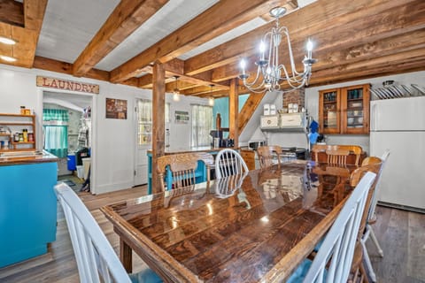 Windsor House - In town historic charm House in Chincoteague Island