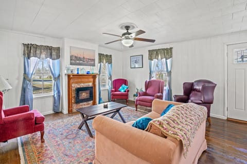 Windsor House - In town historic charm House in Chincoteague Island