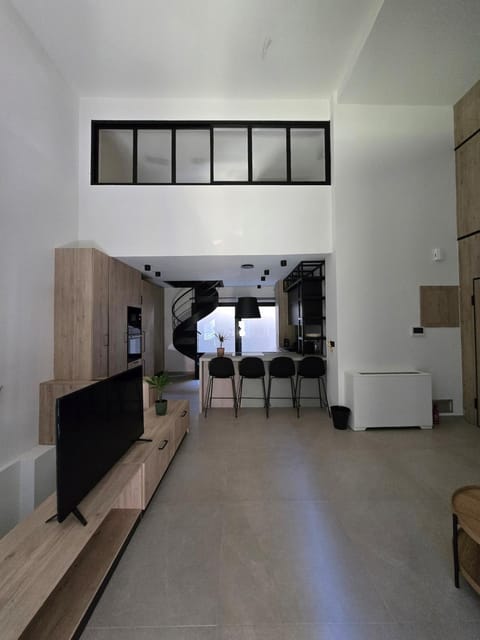 TV and multimedia, Kitchen or kitchenette, Living room