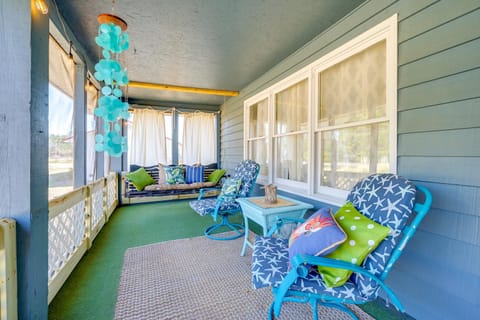 Surf City Spring Escape with Fire Pit House in Surf City