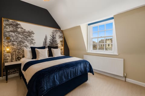 Opulence in Central Bath - The Gatsby Apartment in Bath