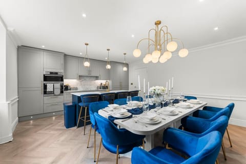 Opulence in Central Bath - The Gatsby Apartment in Bath