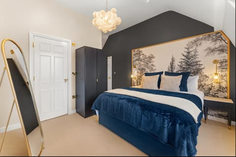 Opulence in Central Bath - The Gatsby Apartment in Bath