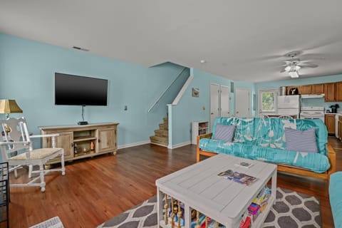 Vast Views - Pet friendly& a shared pool! House in Chincoteague Island