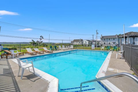 Vast Views - Pet friendly& a shared pool! House in Chincoteague Island