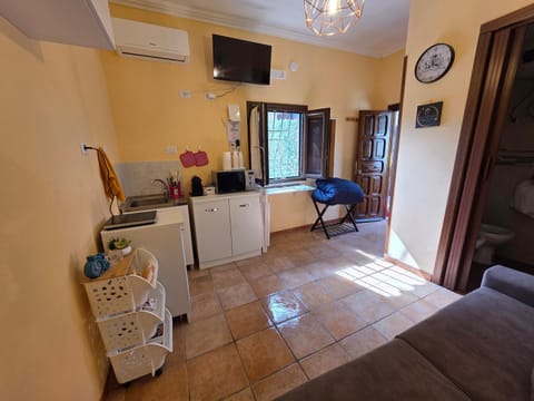 TV and multimedia, Kitchen or kitchenette, Seating area, Dining area, stove