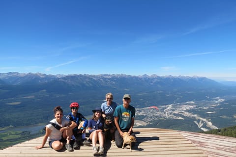 Nearby landmark, Natural landscape, Hiking, Mountain view, group of guests