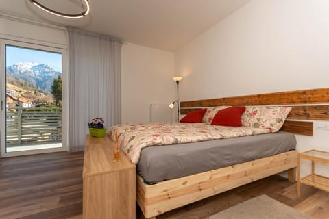Bed, Bedroom, Mountain view