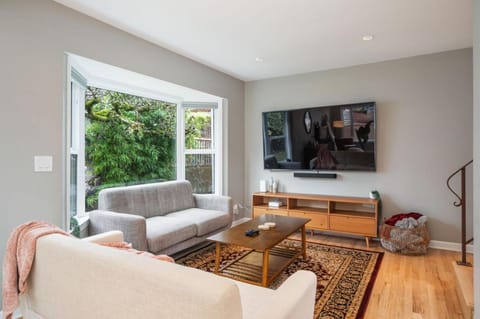 3BR 3BA Kerry Park Retreat in Queen Anne House in Queen Anne