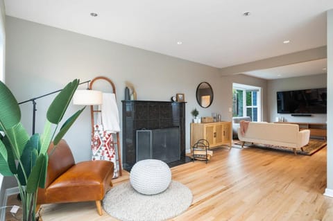 3BR 3BA Kerry Park Retreat in Queen Anne House in Queen Anne