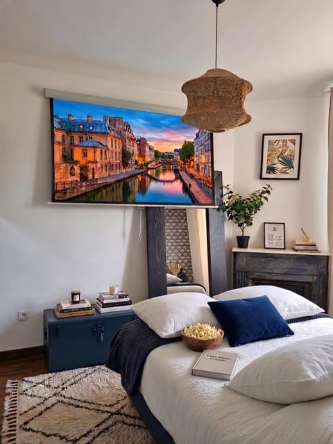 TV and multimedia, Photo of the whole room, Bedroom