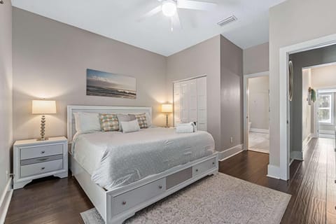 Sanford Splash l Pool l Dogs OK l Walk to DNTN House in Saint Augustine